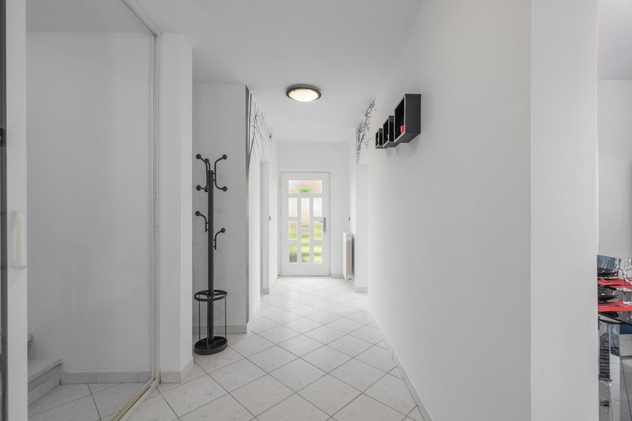Villa Bella, With Heated Pool *