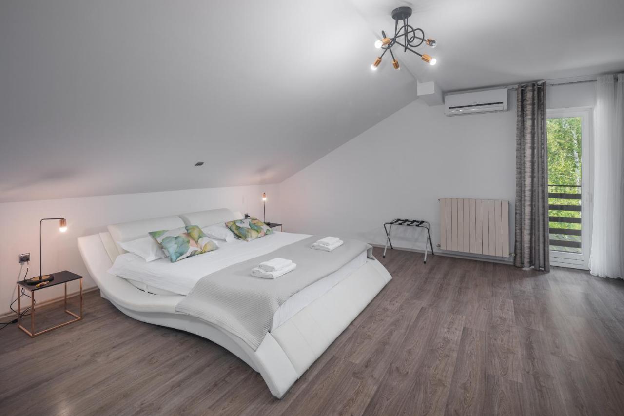 Bella, With Heated Pool Villa